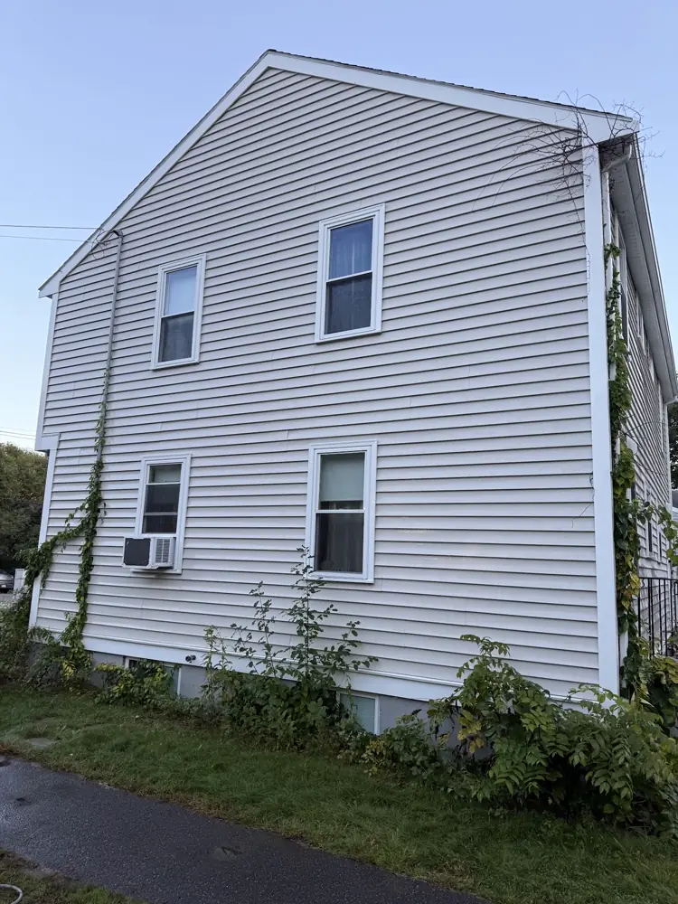 The same siding after a Callahan soft wash