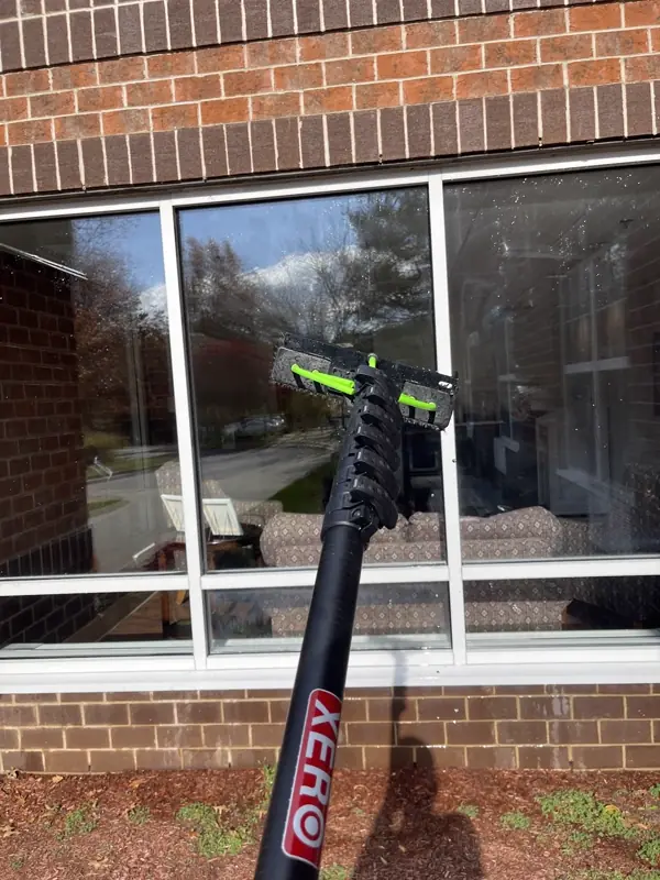 Water-fed pole cleaning storefront glass